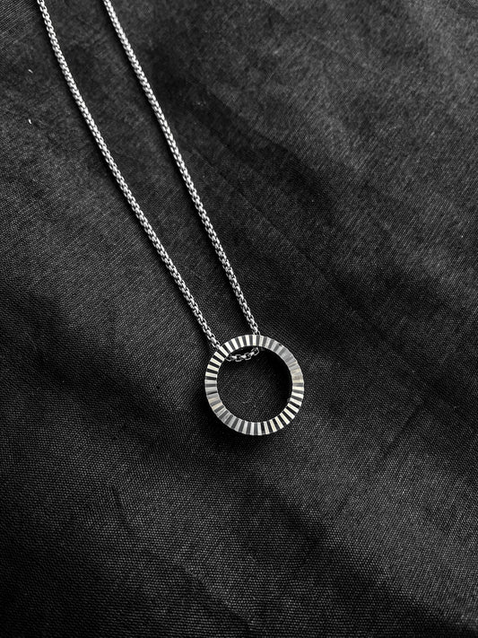 Silver textured ring chain